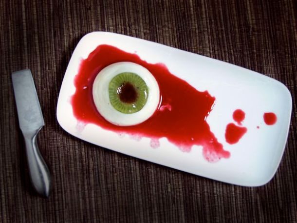 Kitchen Table Scraps: Creepy Panna Cotta